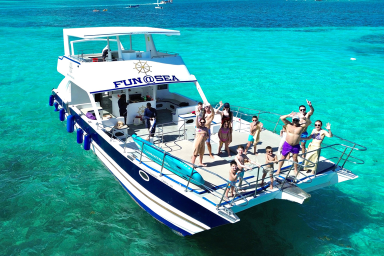 PuntaCana: Private Luxury Family BoatCruise with snorkelling