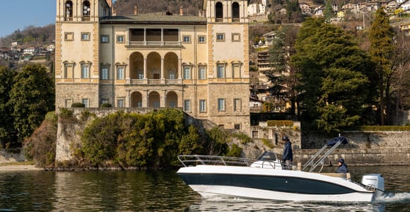 Lake Como: 6-hour Eden26 open motorboat rental with boating license