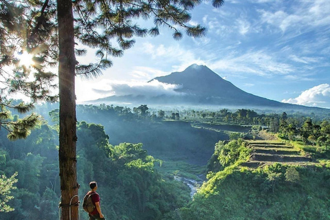 Yogyakarta: Nepal Van Java e tour delle cascate di Kedung KayangYogyakarta: tour del Nepal Van Java e delle cascate di Kedung Kayang