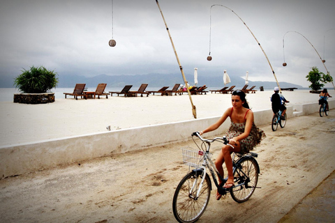 Gili Trawangan: Cycling Tour with Snorkeling and Viewpoint