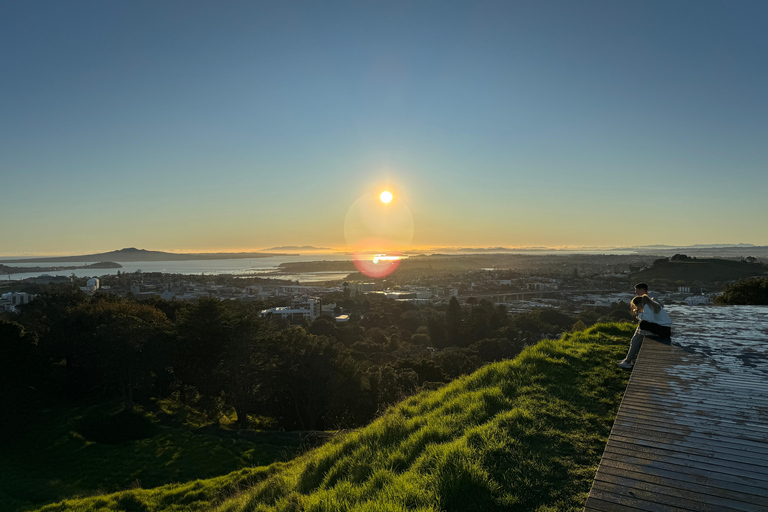 Auckland Sunrise Tour: Mount Eden Summit & Morning Views