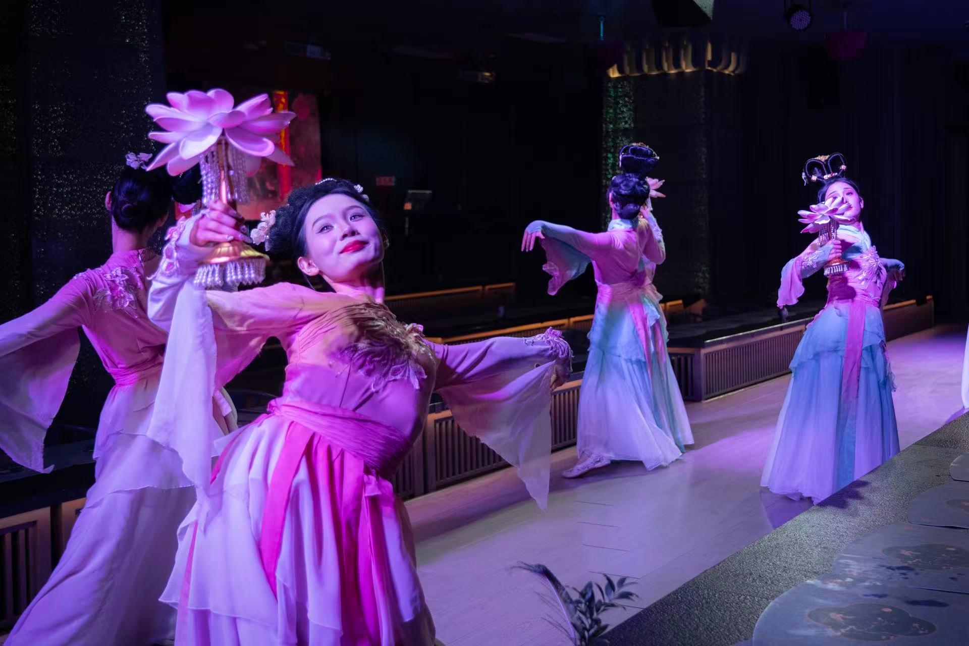 Suzhou: Königliche Kultur-Dinner-Show – WuGongShengYan