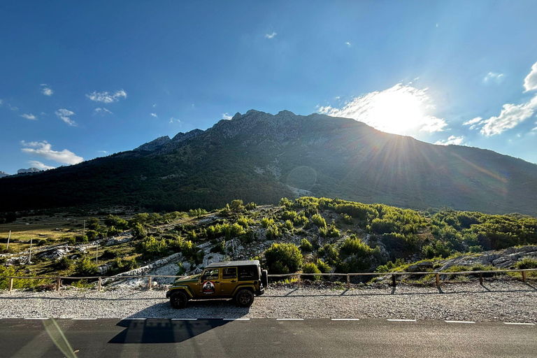 Tirana: Private SUV Tour with Dajti Mountain Visit