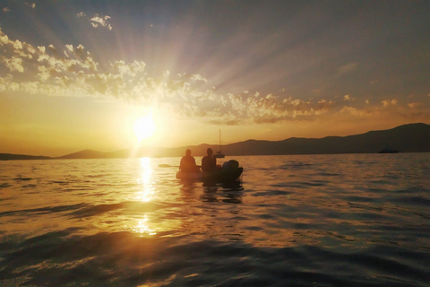 Split: Guidad havskajakpaddling och snorkling i solnedgången med vin