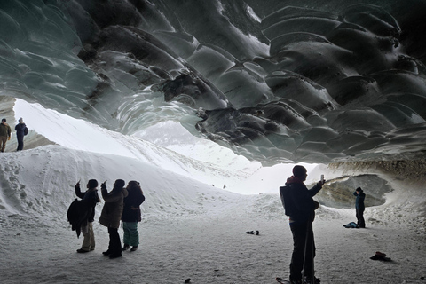 Fairbanks: Castner Glacier Ice Cave Snowshoe Adventure
