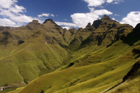 Excursión de 2 días a la Reserva de Tala Ga y las montañas Drakensberg desde Durban