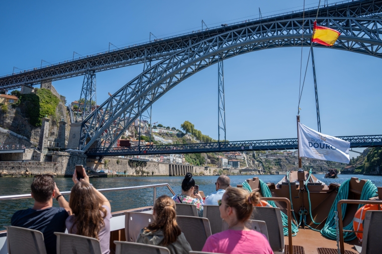 Porto : visite de la ville en tuk-tuk électrique et croisière sur le fleuve DouroVisite espagnole en tuk-tuk et croisière fluviale