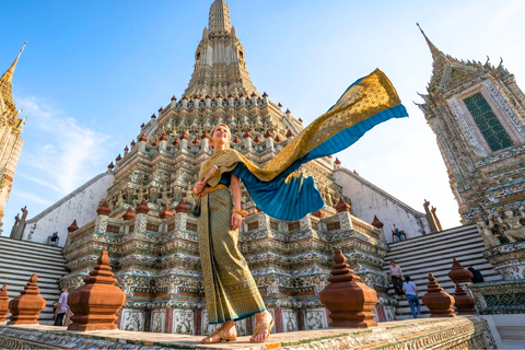 Wat Arun Thai Costume Experience with Local Guide Small Group: Ticket+Transfers