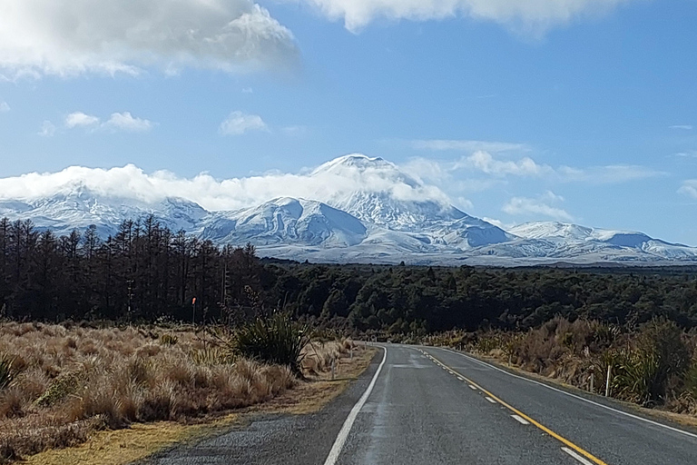 Attraversamento del Tongariro a senso unico da Ketetahi Secure Park n RideAttraversamento di Tongariro a senso unico da Ketetahi Secure Park n Ride