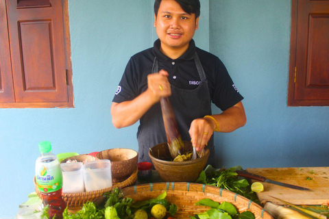 Luang Prabang: Cooking Class, Temple Visit, and Lunch