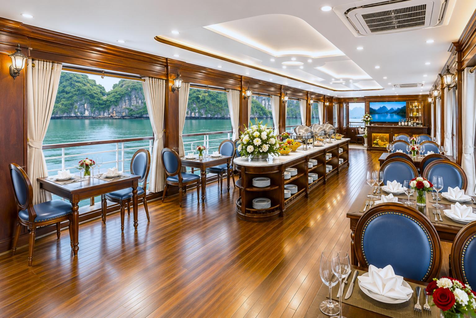 Hanoi: Luxus-Bootstour in der Ha Long Bay mit Kajak und Buffet
