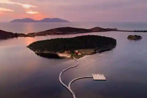 Von Tirana / Durresi: Albanische Riviera, Vlora, Insel Zverneci