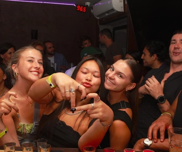Nice :Pub Crawl with 6 Free Shots and VIP Bars&Club Access