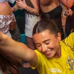 Nizza: Yellow Pub Crawl - Bar sociali, giochi e incontri