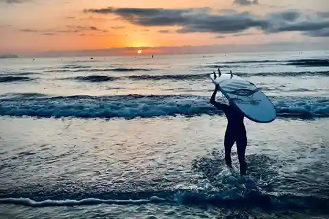 Plage de San Juan : 2 heures de location d'une table de surf + collation et boisson