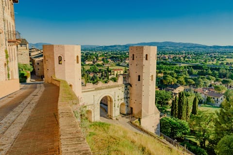 Umbria: Trekking z Spello do Asyżu na górę Subasio + lunch