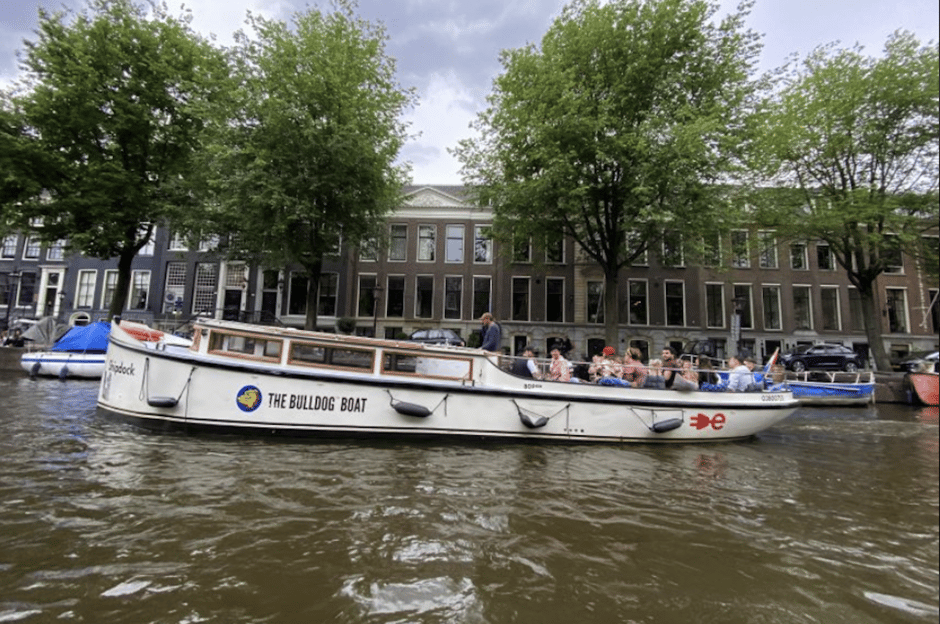 Ámsterdam: crucero The Bulldog para fumadores con 2 copas