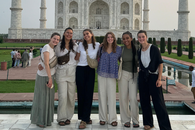 From New Delhi: Sunrise tour of Taj Mahal with Jaipur drop.