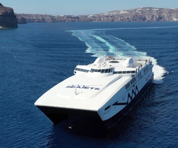 From Rethymno Port: Day Tour to Santorini