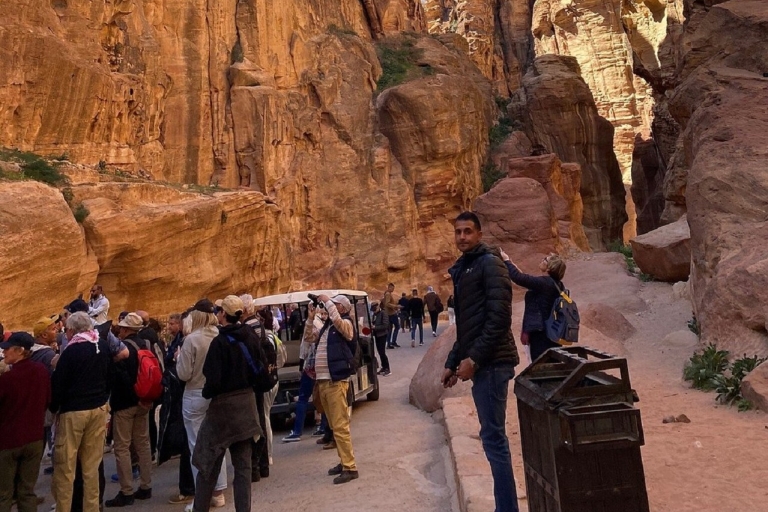 Excursión de un día a Ammán - Petra - Wadi RumAmmán-Petra-Wadi Rum Excursión de un día en minibús 10 pax