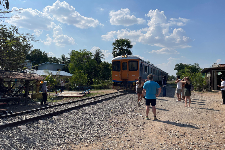 De Siem Reap a Battambang: Tren de Bambú y Cueva de los Murciélagos