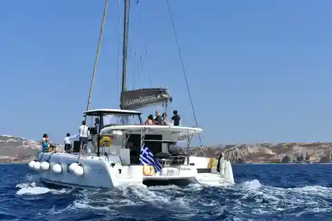 Santorini: Exclusive Private Cruise for a Luxurious Escape