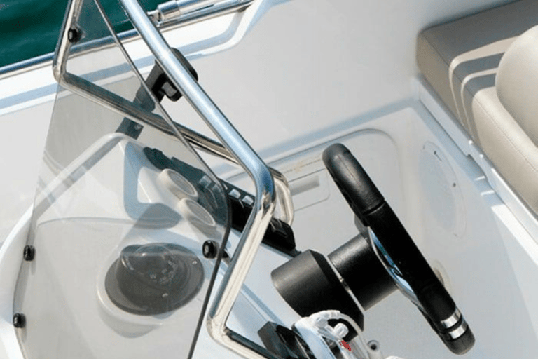 Barcelone : Location de bateaux sans permis2h de location de bateau jusqu&#039;à 6 personnes