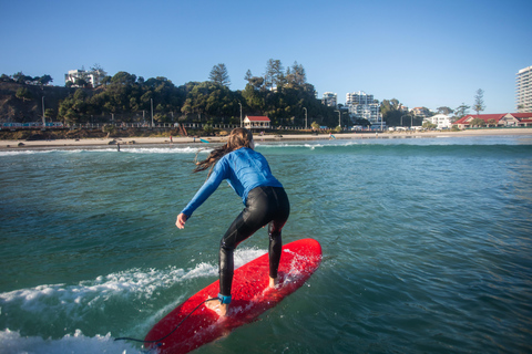 Coolangatta: Surfinglektioner för vuxna i grupp Kirra, Guldkusten (+13)