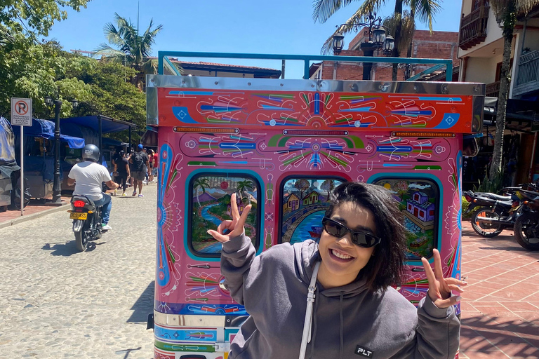 Van Guatape: Pablo Escobar Mansion, Paintball &amp; boottocht