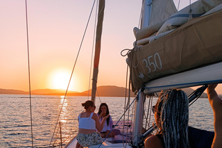 Alghero: Sunset Sailing Aperitif Experience