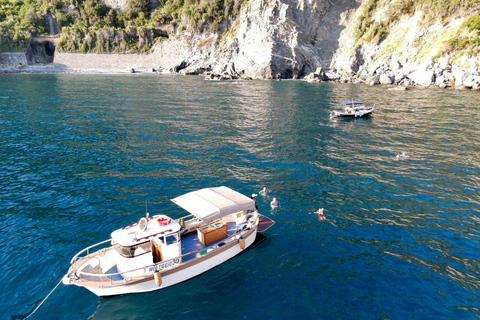 From Levanto or Monterosso: Guided Cinque Terre Boat Cruise From Levanto or Monterosso: Guided Cinque Terre Boat Cruise