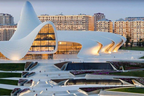 Baku: City Highlights Guided Tour with Local Expert