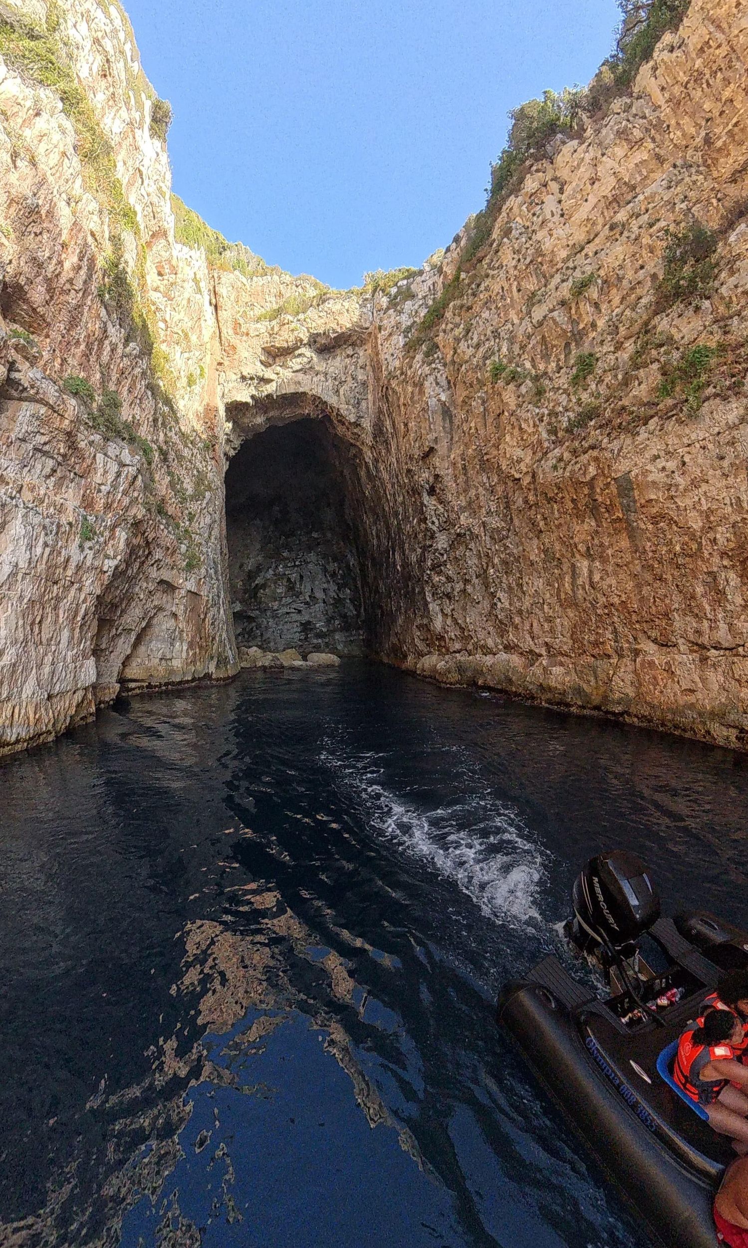 Von Vlore: Haxhi Ali-Höhle & Karaburun-Tour mit dem Schnellboot