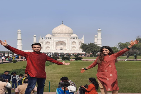 Excursão de um dia ao Taj Mahal e ao Forte de Agra a partir de AhmedabadPasseio sem voos