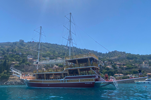 Serenidade nos mares: passeio de barco para relaxar em Alanya