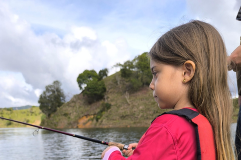 Guatapé: All-inclusive private fishing experience (24-hour advance booking) Guatapé: All-inclusive sport fishing experience (24-hour advance booking)