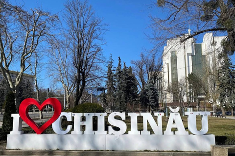Chisinau on Foot – Walking Tour in Italian: Monuments, Curiosities, and Real Life Chisinau on Foot – Walking Tour in Italian: Monuments, Fun Facts, and Real Life