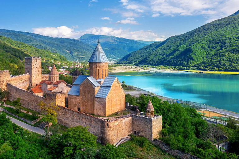 Van Tbilisi naar de omgeving van de berg Kazbek!