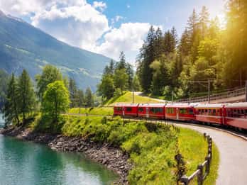 Da Milano: Escursione di un giorno a St Moritz e sulle Alpi con il Trenino Rosso del Bernina