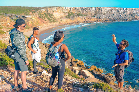 Z Lagos: Wycieczka piesza po zachodnim wybrzeżu i tapas o zachodzie słońcaWycieczka w małej grupie – dołącz do grupy i dziel się wrażeniami