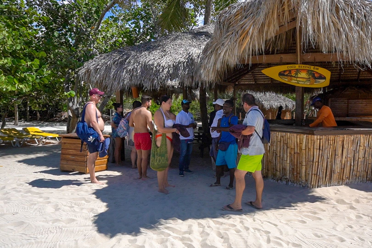 Desde Punta Cana: tour de esnórquel en Catalina y Altos de Chavón