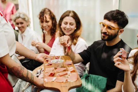 Roma: Tour gastronomico e mercato di Testaccio con Pasta e Vino