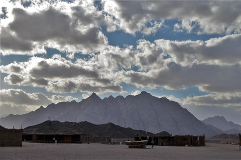 Hurghada: Quad and Buggy Safari with Dinner and Show