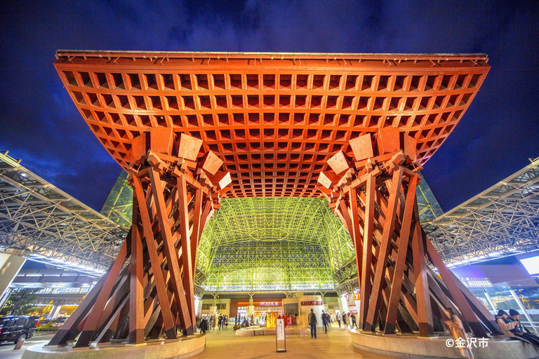 Discover Kanazawa: Market, Castle & Garden walk with a Local
