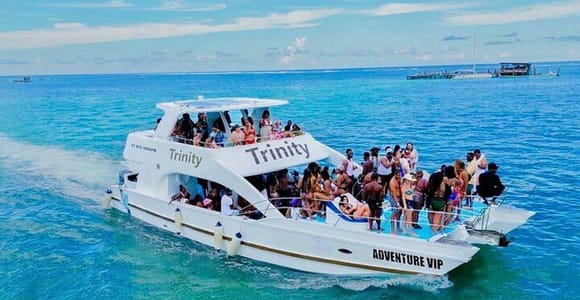 Punta Cana: Adults-Only Party Boat Cruise with Snorkeling