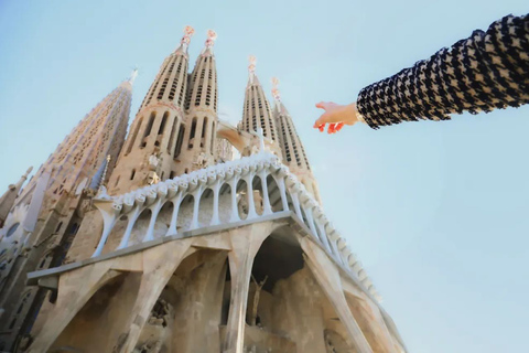 Barcelona: Sagrada Familia Skip The Line Insider Guided Tour Tour in Spanish (Monday)
