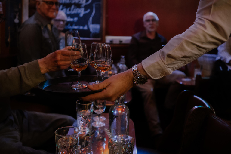 Edinburgh: Whisky Tasting and Storytelling in a Historic Pub