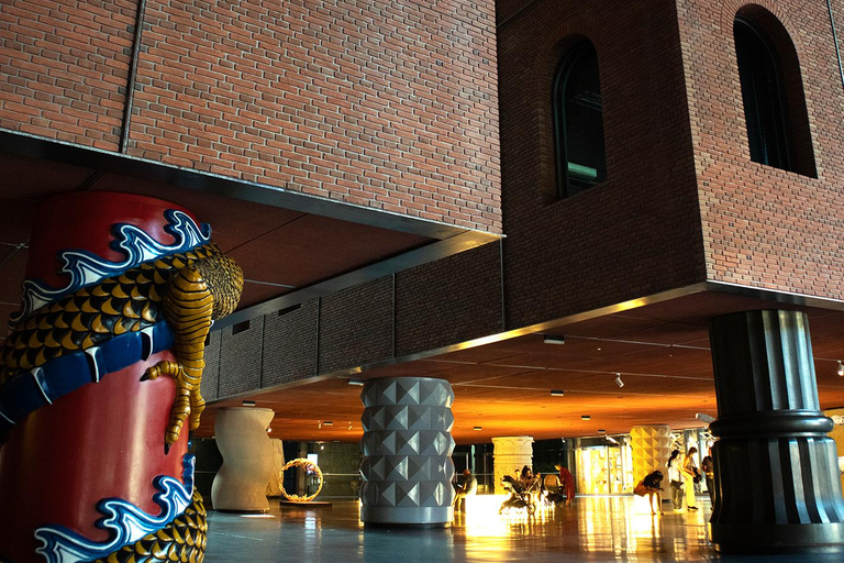 Alhóndiga de Bilbao: Art explained by Artists English Tour