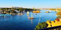 Assuan, Felucca cavalca sul fiume Nilo con un pasto egiziano - Hizvo