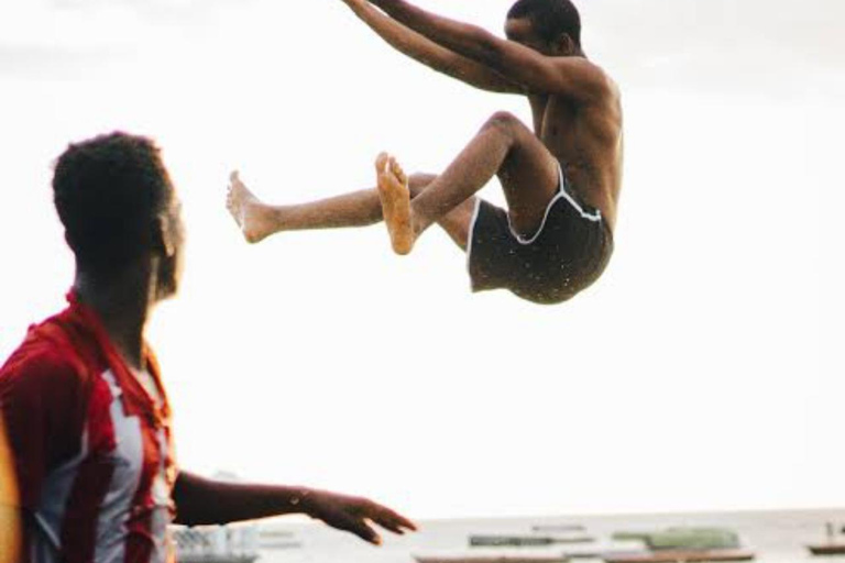 ZANZIBAR: Kryddodling, Stone Town-rundtur och Makachu DiversPRIVAT TUR TRANSFER INGÅR EJ